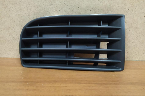 Заглушка туманки правая Volkswagen Golf V 2003-2008 (Тайвань)